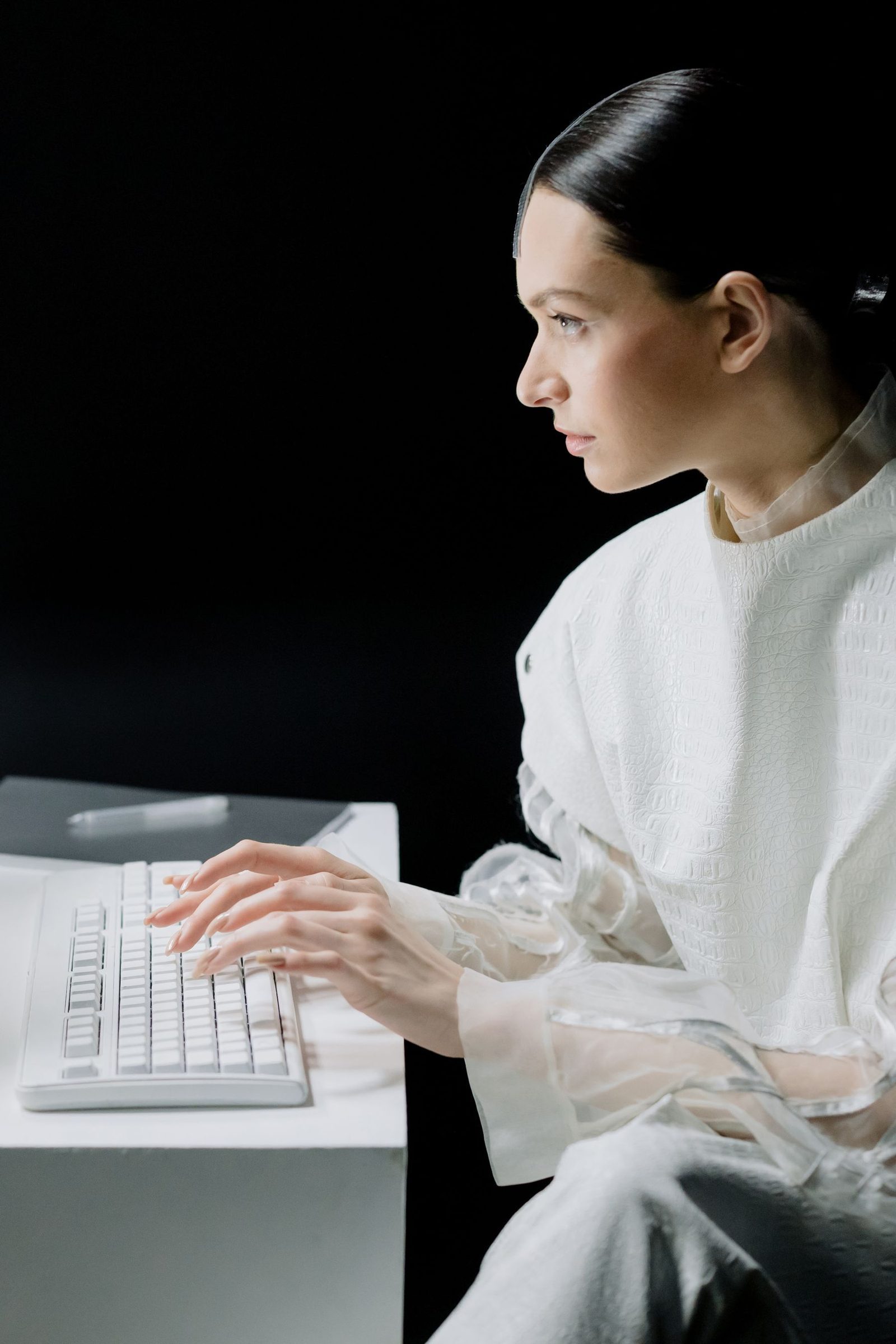 Konzentriertes Arbeiten am Laptop