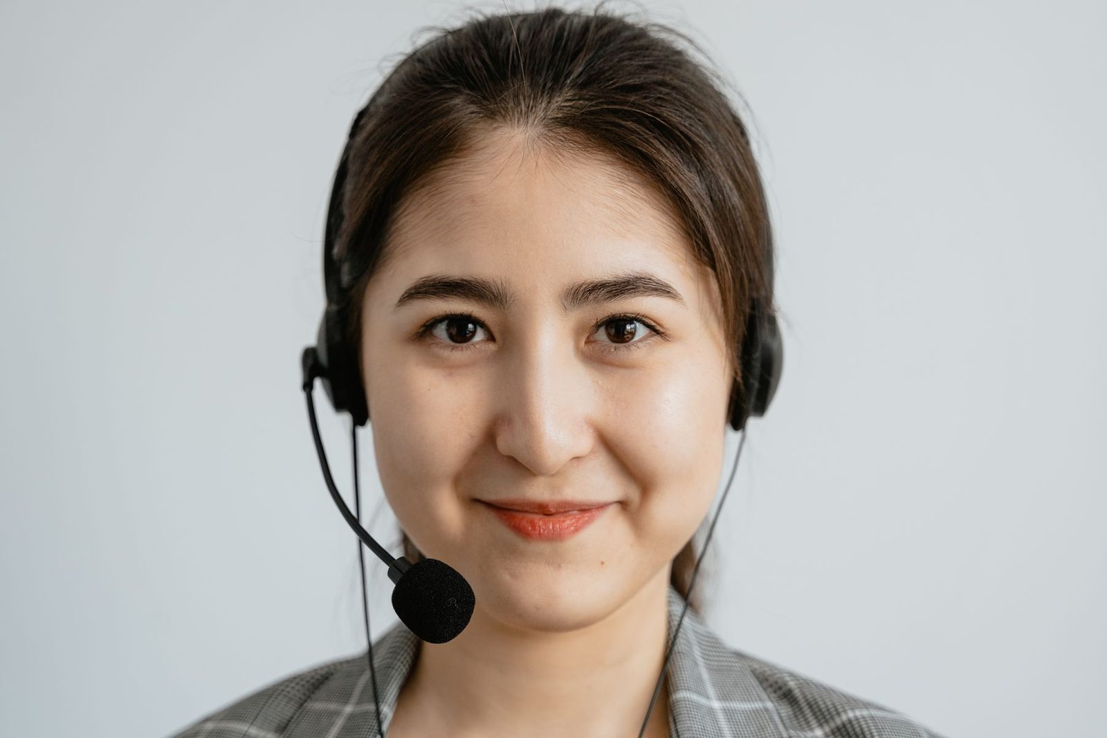 Mitarbeiterin mit Headset