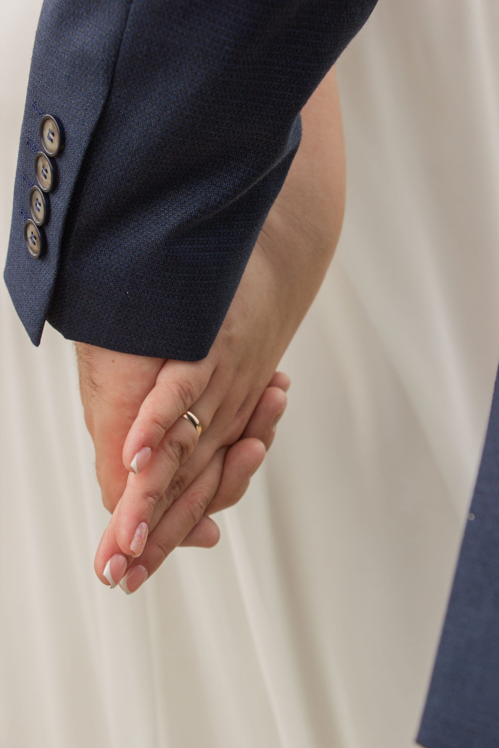 Unterlagen in der Hand