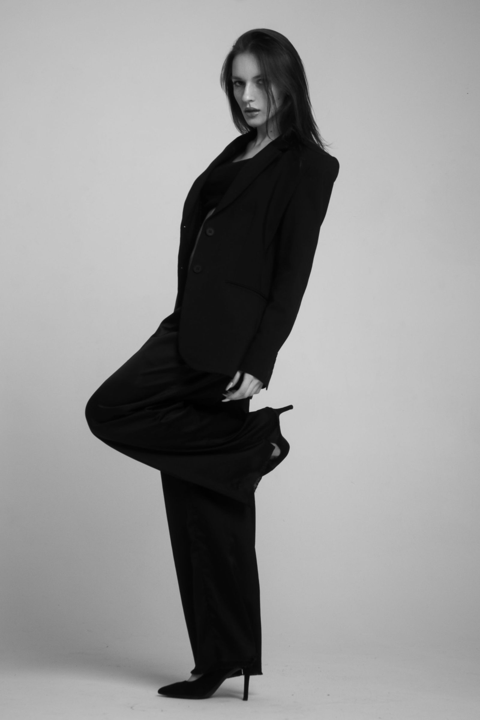 Model in eleganter Studioaufnahme