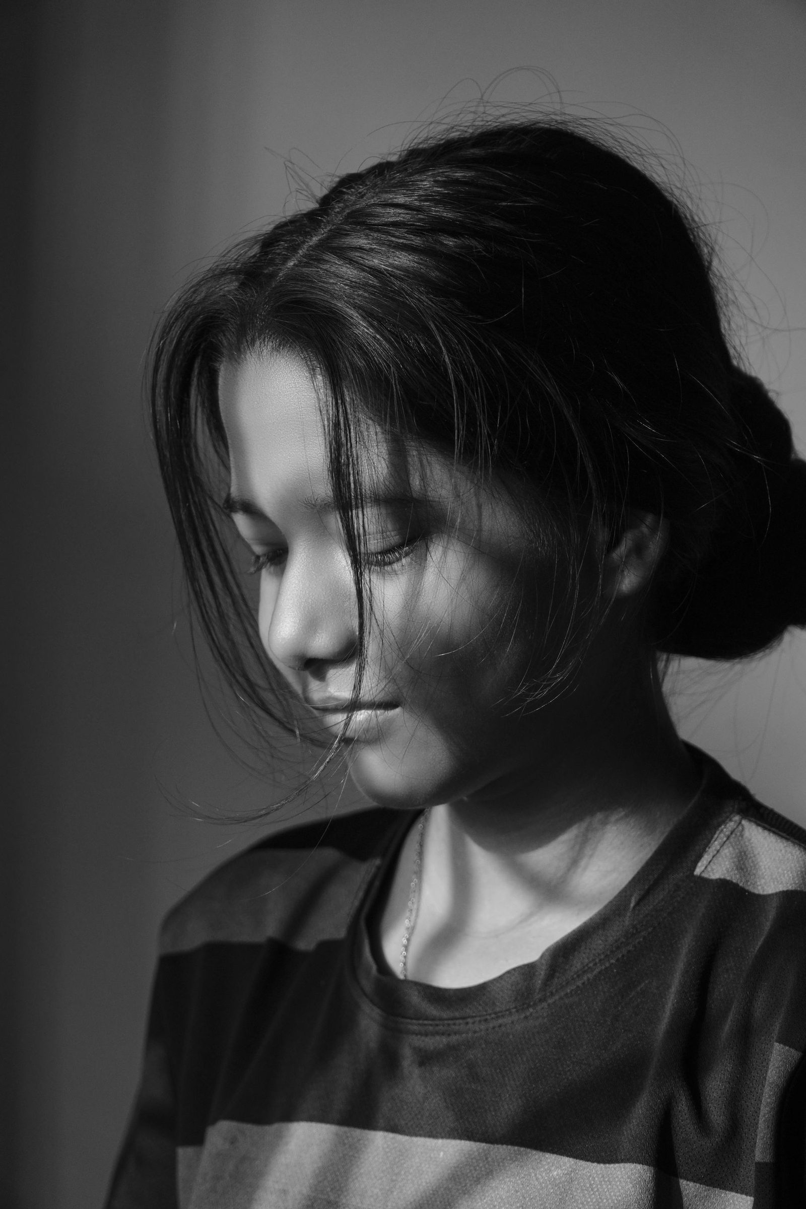 Portrait mit abgewandtem Gesicht