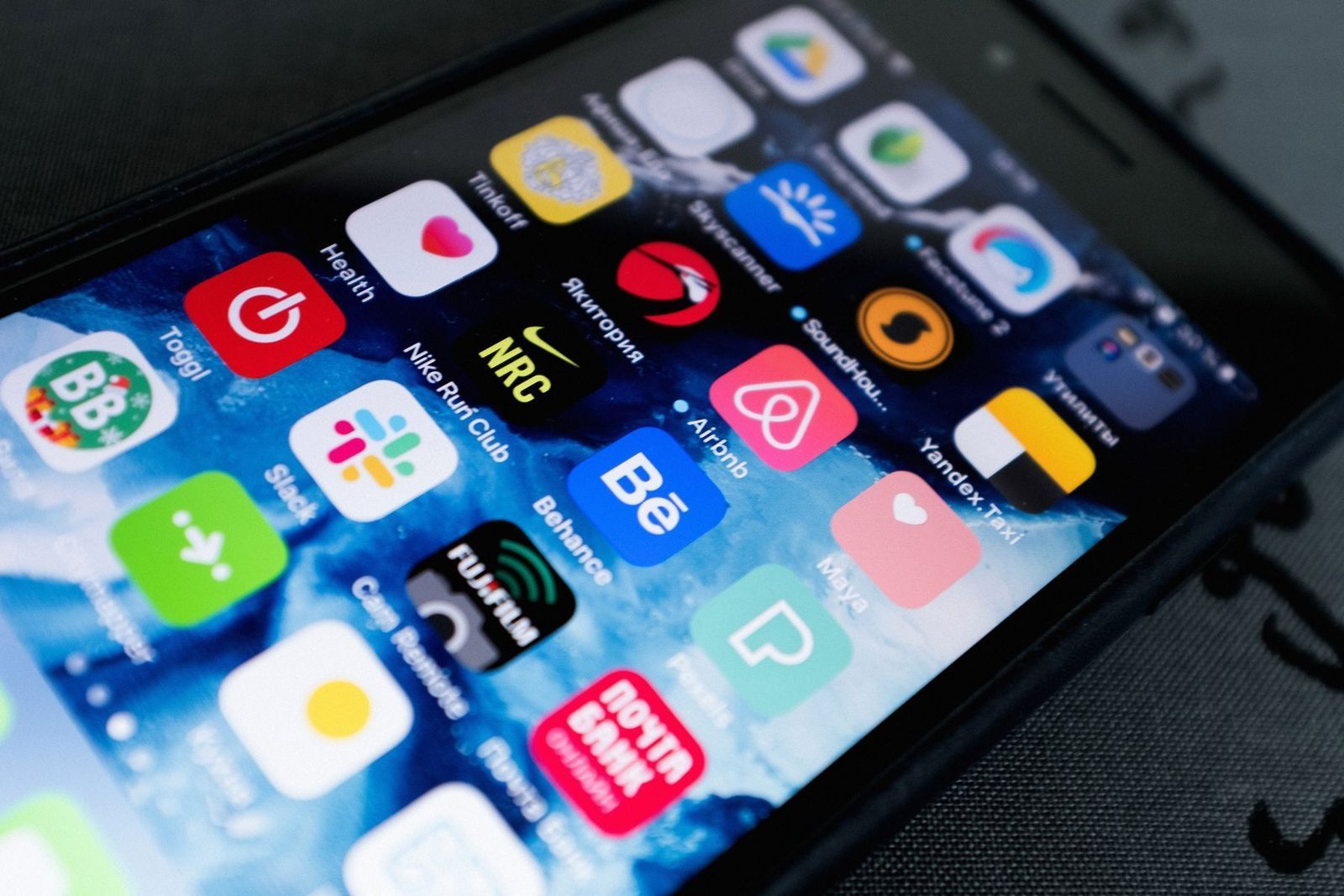 Verschiedene App-Symbole auf einem Smartphone
